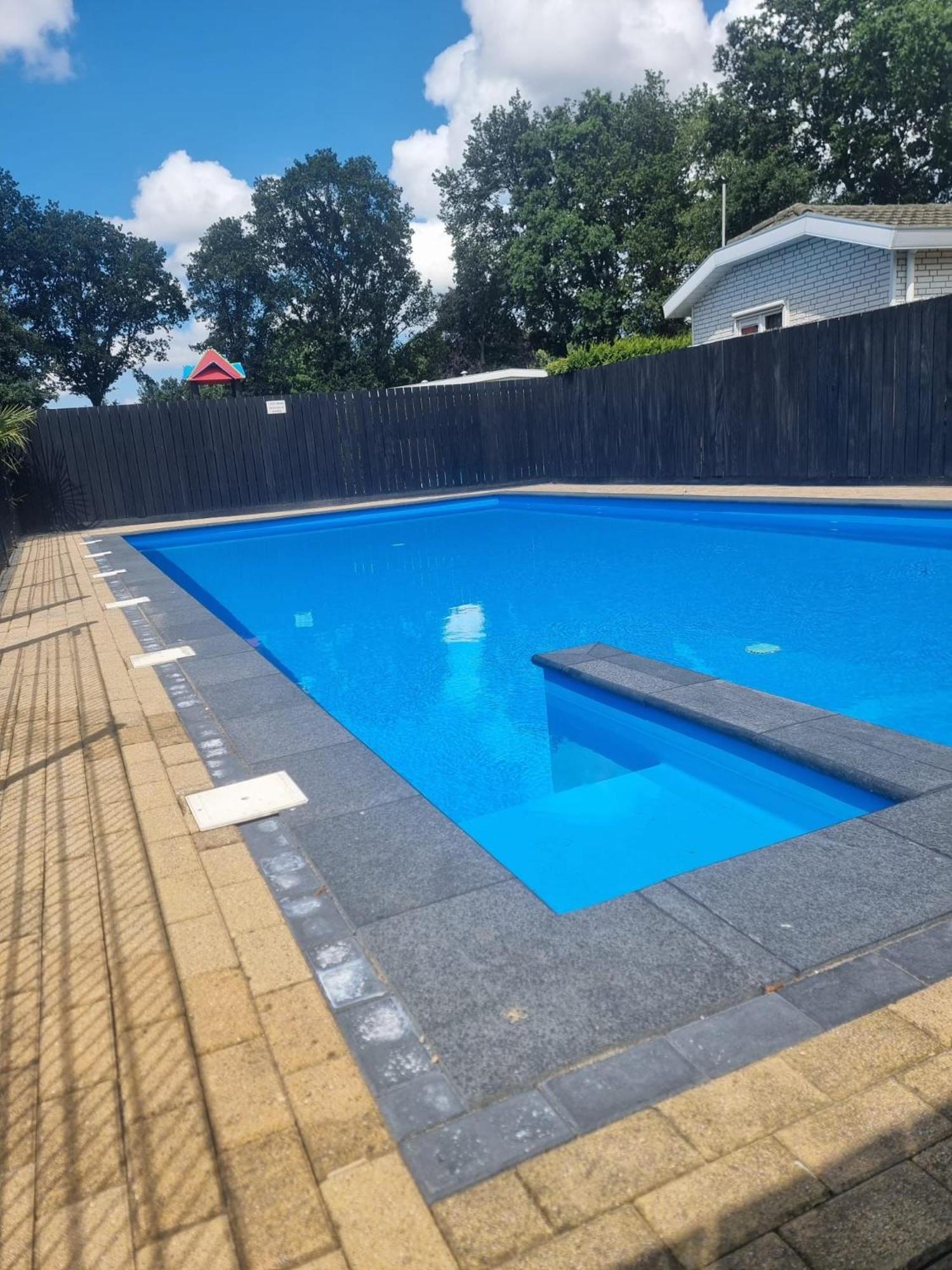 Comfortabel En Gezellig Familie Chalet Tot 6 Personen Op De Veluwe Bungalowpark De Kern Putten Esterno foto
